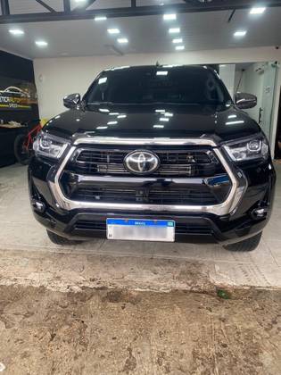 TOYOTA HILUX 2.8 D-4D TURBO DIESEL CD SR 4X4 AUTOMÁTICO